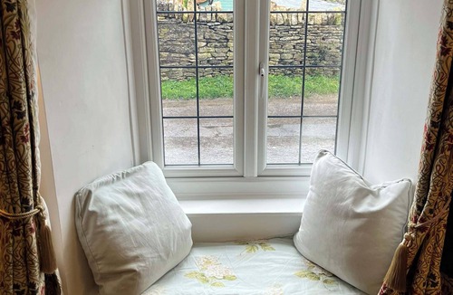 Box Cottage | Charming Cotswold cottage with stunning views.