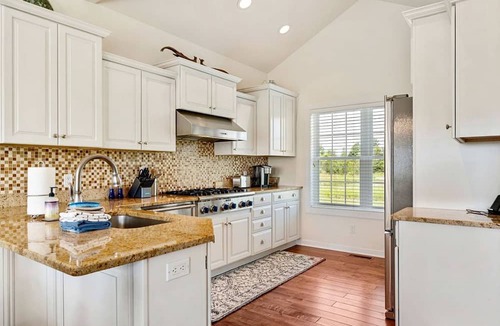 Baileys Harbor Cottage | Charming Cottage with Fire Pit on 5 Acres near Downtown Baileys Harbor, WI