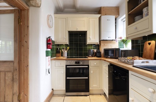 Stow-on-the-Wold Cottage | Charming dog friendly holiday cottage - Lilac Cottage