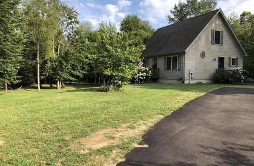 Watervliet House | Charming Farmhouse Near Orchards & Wineries