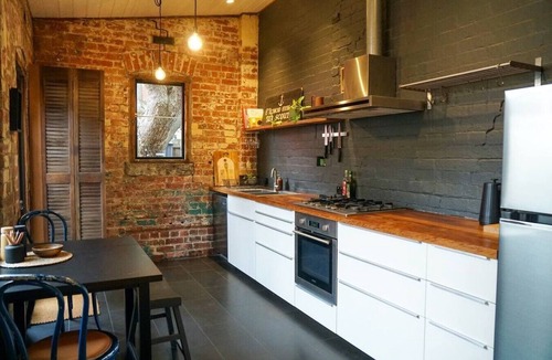 Fitzroy House | Charming Fitzroy Terrace | Walk, Dine & Explore