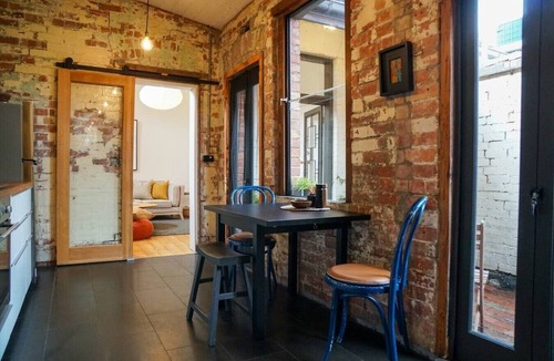 Fitzroy House | Charming Fitzroy Terrace | Walk, Dine & Explore