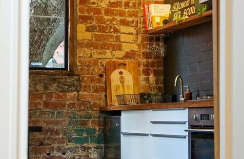 Fitzroy House | Charming Fitzroy Terrace | Walk, Dine & Explore