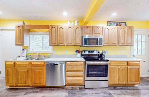 Indian River House | Charming in Town Home w/Backyard Patio, Fire Pit, just steps from Indian River!