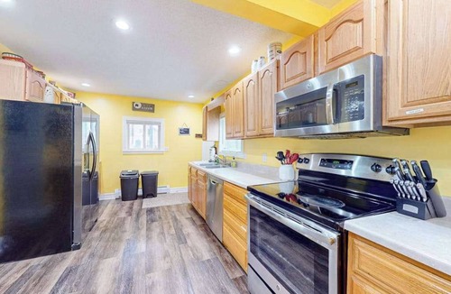Indian River House | Charming in Town Home w/Backyard Patio, Fire Pit, just steps from Indian River!