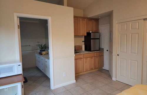 Calistoga Apartment | Charming, light-filled and immaculate cottage-studio off main house