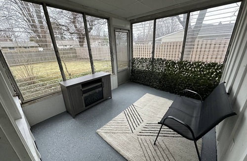 Mentor House | Charming Mentor Bungalow with Great Central Location and Fenced In Yard
