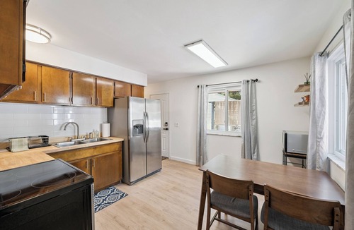 Sylvania House | Charming Newly Updated Sylvaina Family Retreat