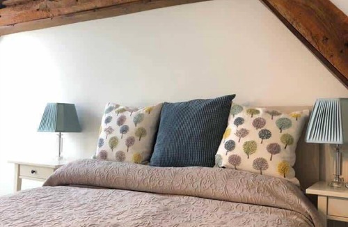 Claverton Cabin | Charming Stone Cottage Near Bath's Attractions