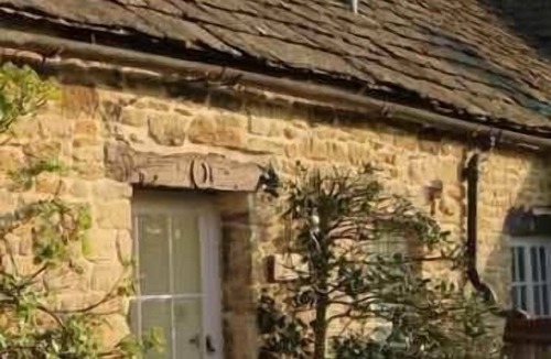 Claverton Cabin | Charming Stone Cottage Near Bath's Attractions
