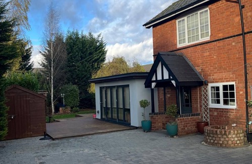 Kenilworth House | Charming Victorian 3-bedroom house in Kenilworth perfect for relaxing stays.