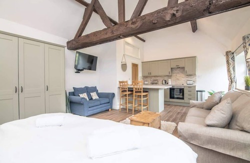 South Littleton House | Charming Warwickshire Studio