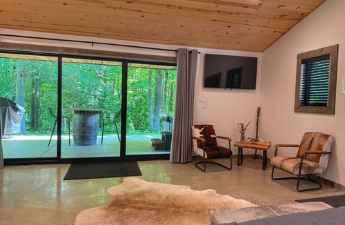 Madison Cabin | Charming Woodside Cabin w/Private Hot Tub & Scenic Trails at Standing Rock Far