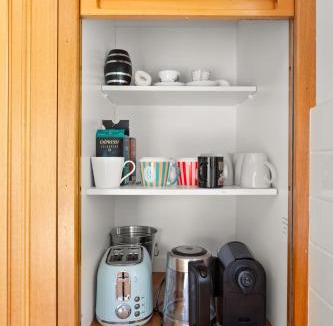 Silverleaves House | Cherry Retro at Silverleaves - Walk to the Beach