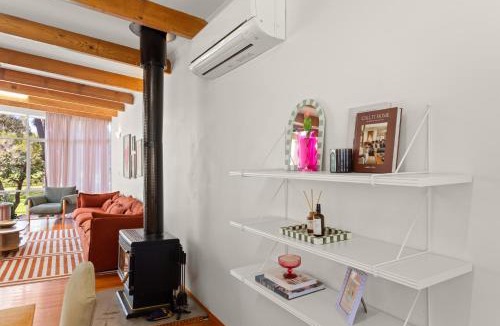 Silverleaves House | Cherry Retro at Silverleaves - Walk to the Beach