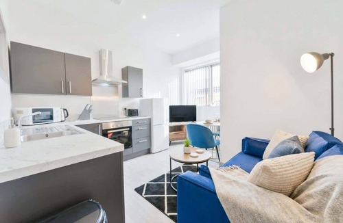 Brierley Hill Apartment | Chic 1-Bed Dudley Pad with Free Parking