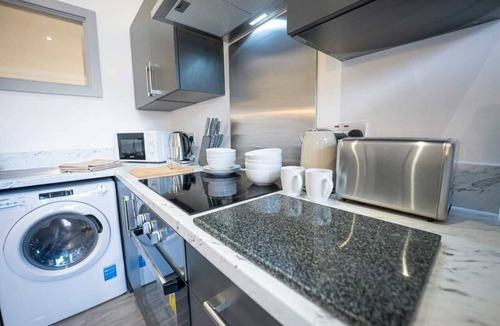 Brierley Hill Apartment | Chic 1-Bed Dudley Pad with Free Parking