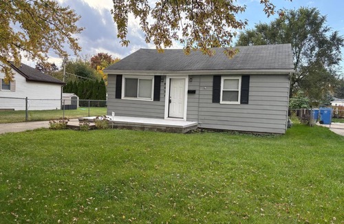 Dearborn Heights House | Chic 3BR Home, Comfort, Style & Location