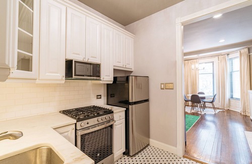 Gold Coast Apartment | Chic & Historic Apartment Steps from Mag Mile
