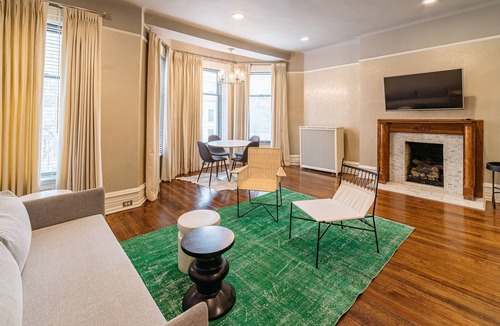 Gold Coast Apartment | Chic & Historic Apartment Steps from Mag Mile