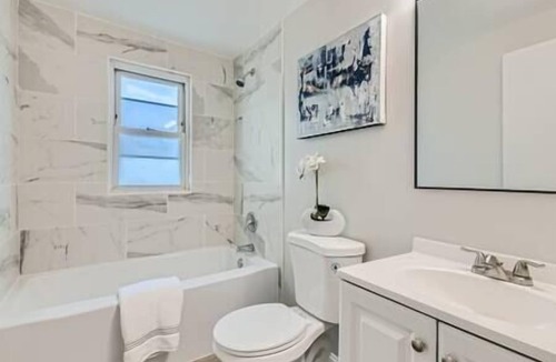 Chatham House | Chicago urban house - 4 Bedroom 2.5 bath