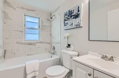 Chatham House | Chicago urban house - 4 Bedroom 2.5 bath