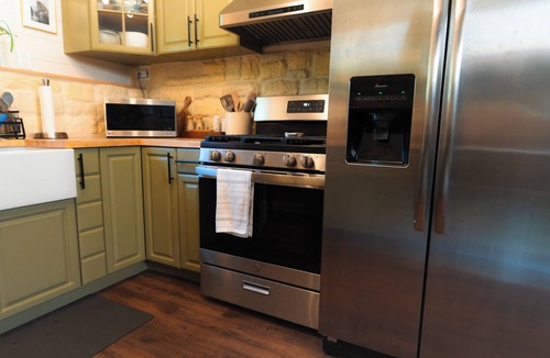 Running Springs Cottage | Christmas Tree Cottage/EV Charger/Fenced In Yard For Pets & Kids