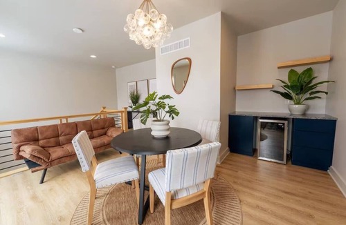 Covington House | Cincinnati City View Retreat + Rooftop Patio + 2-Car Garage - Sleeps 12