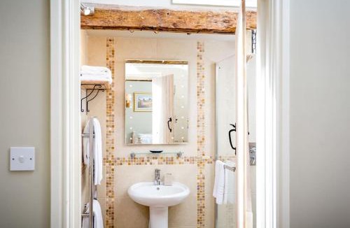 Condicote House | Clematis cottage