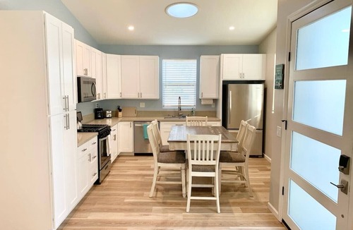 Townsite House | Coastal Compound - Two Fully Equipped 3BRs - 31+ Day Stay
