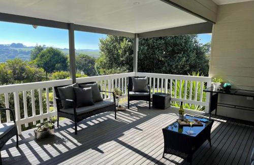 Kilcunda House | Coastal Country Retreat, Spa, fireplace, pet friendly, FREE WIFI wine & chocolates, Kilarney, 10 minutes to Phillip Island