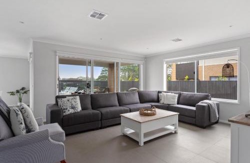 Cowes House | Coastal Grand On McKenzie