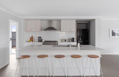 Cowes House | Coastal Grand On McKenzie