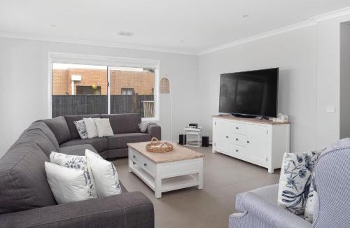 Cowes House | Coastal Grand On McKenzie