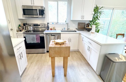 Pacifica House | Coastal home in Pacifica. Short drive to the beach and SF.