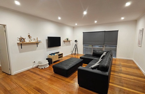 Rosebud House | Coastal Retreat - 400m walk to Rosebud Beach