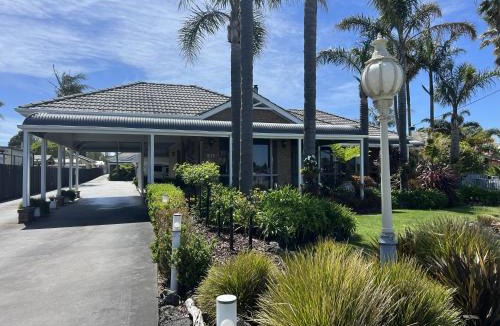 Lakes Entrance Hotel | Coastal Waters Motor Inn