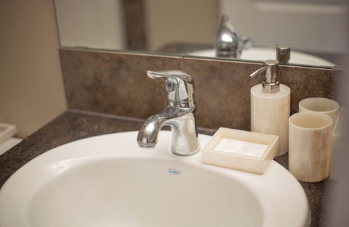 Cochrane Bed & Breakfast | Cochrane Cozy Garden Suite