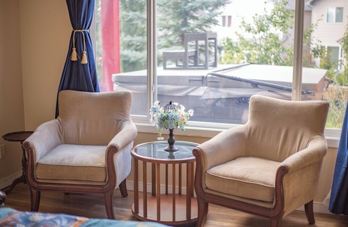 Cochrane Bed & Breakfast | Cochrane Cozy Garden Suite
