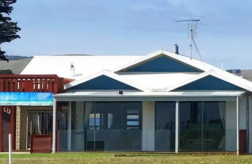 Kilcunda House | Colours By The Sea Spacious Ocean Front Home: Wheelchair & Pet-Friendly, Fireplace 10 minutes to Phillip Island