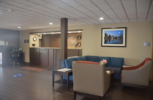 Maumee Hotel | Comfort Inn & Suites Maumee - Toledo I80-90