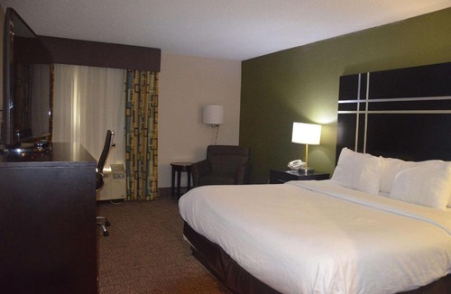 Maumee Hotel | Comfort Inn & Suites Maumee - Toledo I80-90
