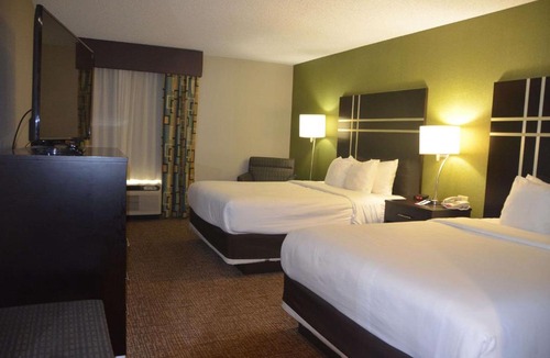 Maumee Hotel | Comfort Inn & Suites Maumee - Toledo I80-90