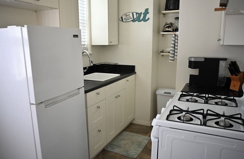 El Segundo House | Comfortable 1BR House – 5 Min to LAX & Beach + Outdoor Jacuzzi