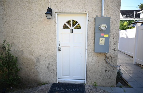 El Segundo Apartment | Comfortable 1BR Studio for Two - Walkable Location + Jacuzzi