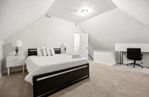 Indianapolis House | Comfortable Modern Home in Indianapolis