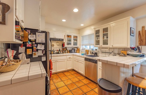 Ojai House | Comfortable, pet-friendly 2-bedroom, 2-bath home in gorgeous Ojai. 30+days.