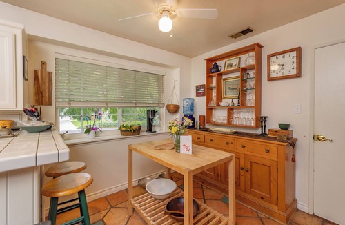Ojai House | Comfortable, pet-friendly 2-bedroom, 2-bath home in gorgeous Ojai. 30+days.