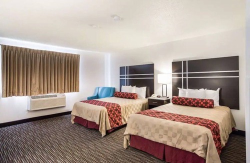Charlotte Hotel | Comfortable Stay with Free Parking & Free Breakfast Near Downtown