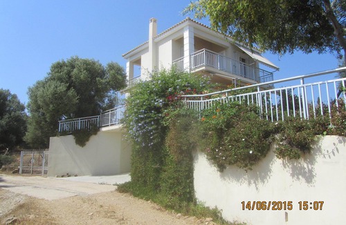 Pylos-Nestoras Villa | Comfortable vacation country house built in 2009 with panoramic sea views